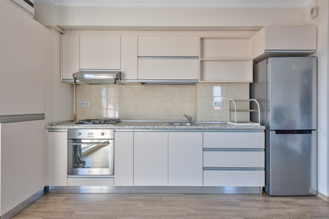 EROU IANCU NICOLAE  * ROSE RESIDENCE* MOBILAT UTILAT MODERN * LOC PARCARE