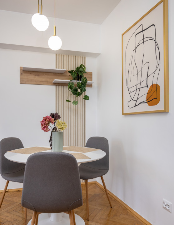 Magheru-Universitate |3 camere LUX |  Etaj 9 | Renovat 2025 | Primul chirias |