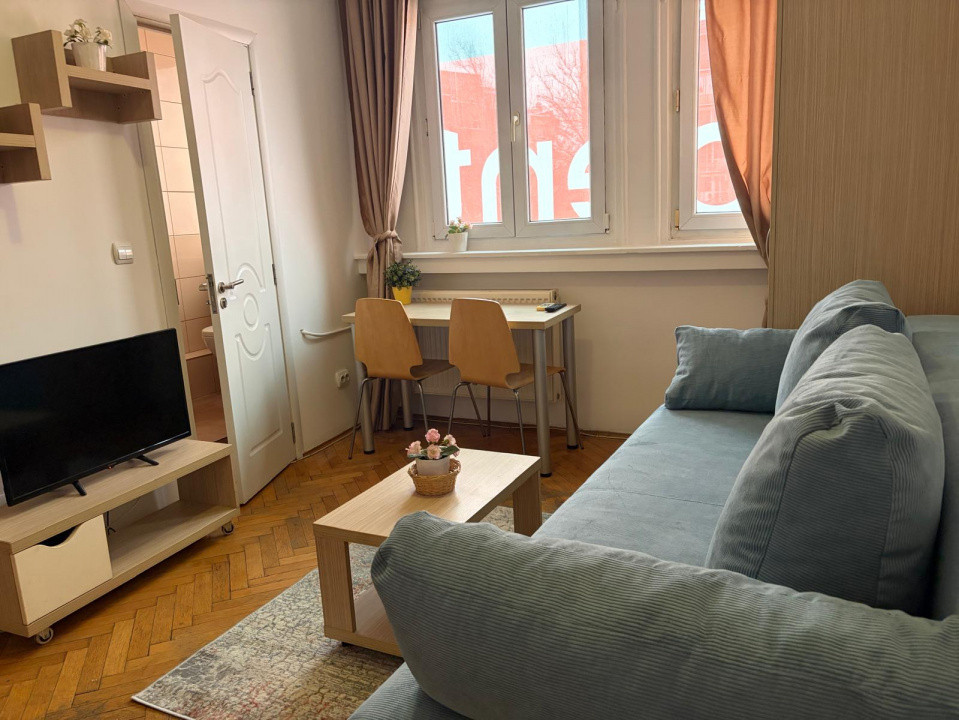 Garsonieră Piața Română | Bd. Magheru | Renovată | Centrală proprie | 300€