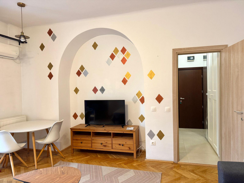 UNIVERSITATE | GARSONIERA SPATIOASA+CAMERA DE SERVICIU | CENTRALA PROPRIE| 